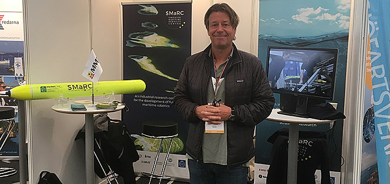 Peter Forhaug and the SMaRC robot in the stand.